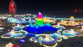 FOTO: Keindahan Negeri Dongeng di Festival Es dan Salju Harbin China