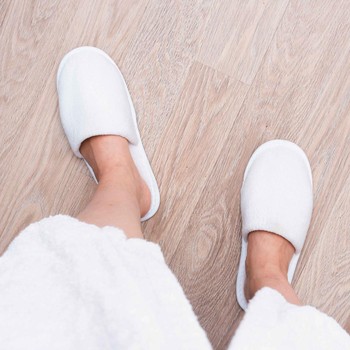 Jangan Pakai Sandal Hotel ke Luar Kamar, Ini Alasannya Menurut Pakar