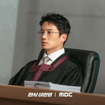 Beda Gaya Aktor Ji Sung di Drakor Bertema Hukum, Terbaru di The Judge Returns