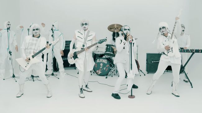 Vokalis Kuburan Band membantah lagu Tak Diberi Tulang Lagi adalah milik mereka.