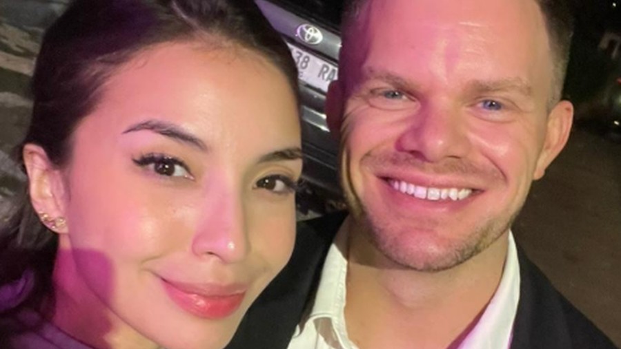 Manohara dan Kristian Hansen