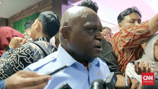 Menteri HAM Natalius Pigai menegaskan pemerintah tidak terlibat dalam teror terhadap empat influencer. Ia minta polisi segera cari pelaku.