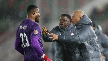 Update Eksklusif Olahraga CNN : Kiper Nigeria Ejek Maroko: Pakai Semua Handukku untuk Usap Air Matamu