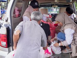 Legislator Gerindra Tinjau Banjir & Bagi-bagi Sembako buat Warga di Kalsel