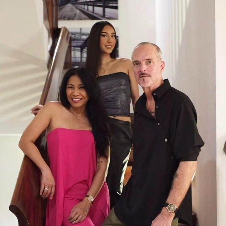 <p>Putri Anggun, Kirana Cipta Montana, lahir pada 8 November 2007, Bunda. Di tahun ini, Kirana akan genap berusia 19 tahun dan sudah beranjak gadis&nbsp; dengan pesonanya yang kian menawan. (Foto: Instagram @anggun_cipta)</p>