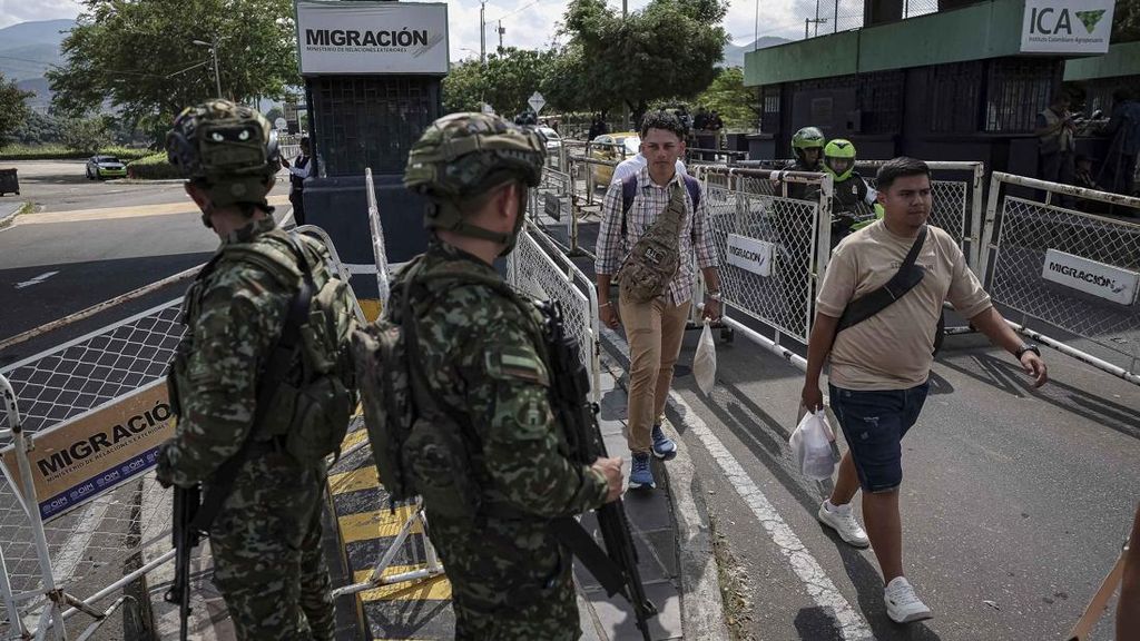 FOTO: Puluhan Ribu Tentara Kolombia Jaga Perbatasan Venezuela