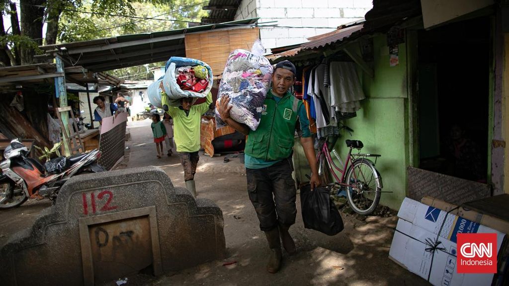FOTO: Relokasi Warga Penghuni TPU Kebon Nanas Jaktim ke Rusunawa