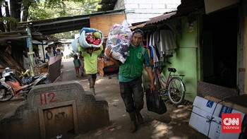 FOTO: Relokasi Warga Penghuni TPU Kebon Nanas Jaktim ke Rusunawa
