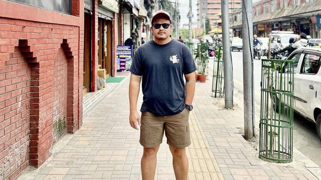 Suami artis Boiyen, Rully Anggi Akbar, dilaporkan ke polisi atas dugaan penipuan investasi dengan total kerugian Rp300 juta.