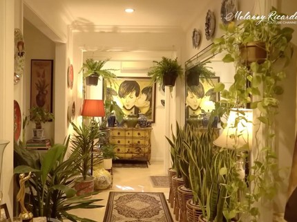 7 Potret Rumah Yuni Shara, Banyak Tanaman Hias Lidah Mertua di Lorong