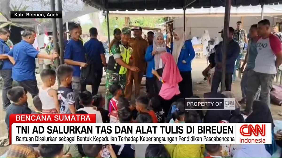 VIDEO: TNI AD Salurkan Tas dan Alat Tulis untuk Anak Terdampak Banjir