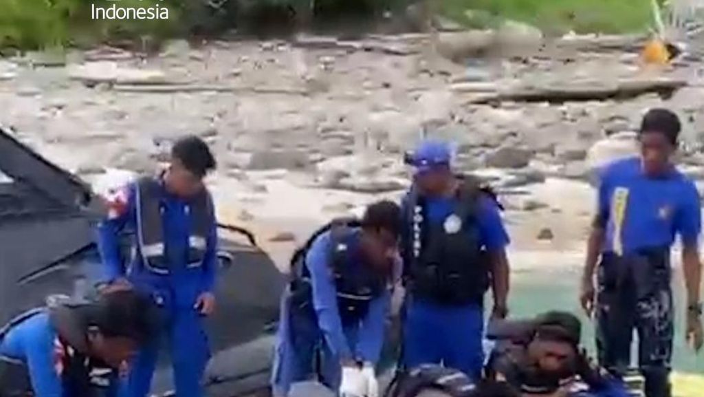 Detik-detik Tim SAR Temukan Kapal dan Jasad Diduga Anak Pelatih Valencia