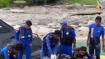 Detik-detik Tim SAR Temukan Kapal & Jasad Diduga Anak Pelatih Valencia