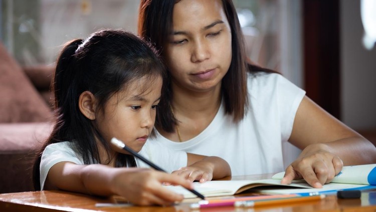 3 Kebiasaan Orang Tua yang Bikin Anak Sulit Mandiri Menghadapi Hidup di Masa Depan