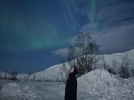 Bintang Drakor 'Dynamite Kiss' Ahn Eun Jin Lihat Aurora di Norwegia, Ini Potretnya saat Liburan