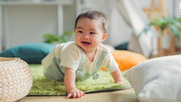 Bayi 8 Bulan Belum Bisa Merangkak&comma; Harus Bagaimana&quest;