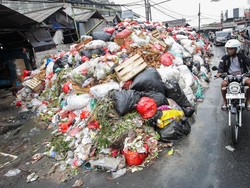 Video Warga soal Gunungan Sampah di Pasar Cimanggis Tangsel: Ganggu Banget!