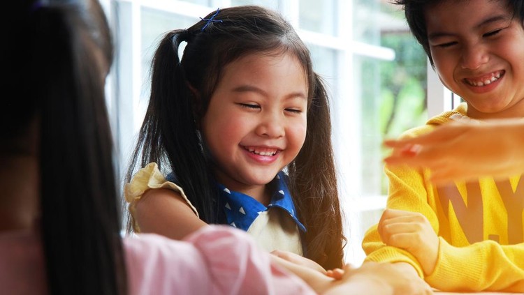 Ingin Punya Anak Ramah&quest; Ini 7 Kebiasaan Sehari-hari yang Bisa Diterapkan