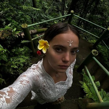 7 Pesona Inka Williams Model Bali Kekasih Channing Tatum Pakai Kebaya Tradisional