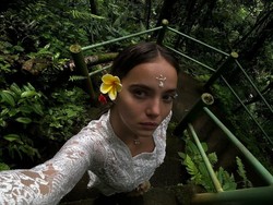 7 Pesona Inka Williams Model Bali Kekasih Channing Tatum Pakai Kebaya Tradisional