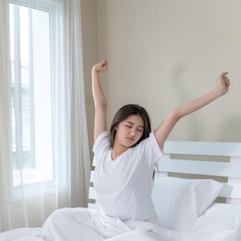 5 Kebiasaan di Pagi Hari yang Pantang Dilakukan agar Tetap Awet Muda di Usia 40-an