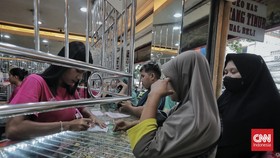 Melego Kilau Emas Demi Penuhi Kebutuhan Hari Raya