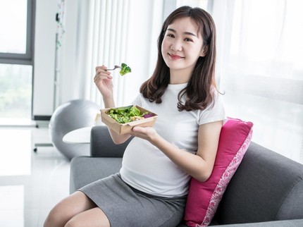 8 Makanan yang Harus Dihindari Ibu Hamil untuk Kesehatan Bayi