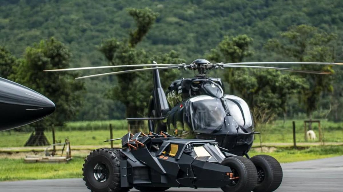 Bukan Supercar, Neymar Pamer Batmobile, Helikopter dan Jet