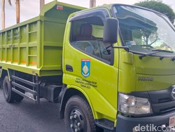 Pemkab Lombok Barat Tambah 8 Truk Pengangkut Sampah Rp 4,4 Miliar