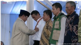 Mentan Amran Terima Bintang Jasa Utama dari Prabowo