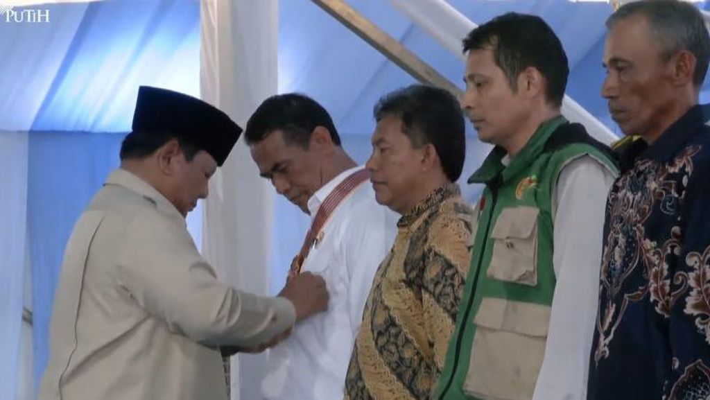 Daftar Penerima Penghargaan dari Prabowo: Mentan hingga Petani
