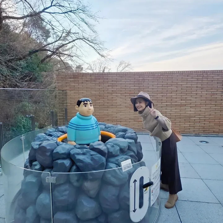 <p>Dalam unggahan tersebut, Prilly mengaku setiap hari Minggu sering bangun pagi untuk menonton serial kartun favoritnya itu. &ldquo;Dulu waktu kecil, setiap hari Minggu aku rela bangun jam 7 pagi biar enggak ketinggalan nonton Doraemon di TV,&rdquo; ungkapnya.&nbsp;(Foto: Instagram @prillylatuconsina96)</p>