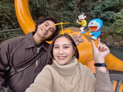 Cita-cita Prilly Latuconsina Kunjungi Museum Doraemon Terwujud Berkat Omara Esteghlal, Intip Momennya