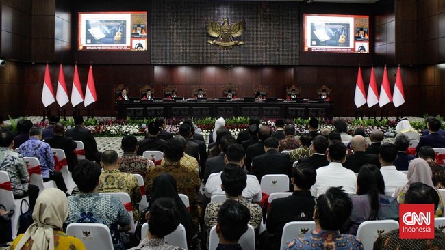 Anak wartawan Sumut yang ayah dan keluarga lainnya dibunuh karena pemberitaan bisnis judi beking oknum tentara jadi saksi uji materi UU TNI dalam sidang di MK.