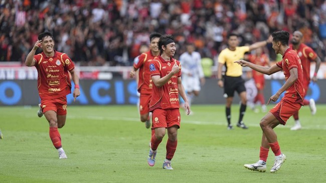 Dua pemain muda Persija, Arlyansyah dan Aditya, siap unjuk gigi melawan Persib di Super League 2025/2026. Pertandingan berlangsung di GBLA, 11 Januari.