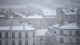 FOTO: Badai Saju Bikin Eropa 'Membeku', 6 Orang Tewas