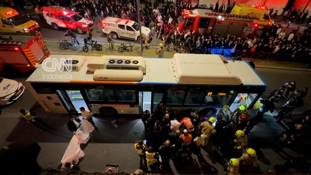 Bus Tabrak Massa Yahudi Ortodoks saat Demo Tolak Wamil, 1 Remaja Tewas