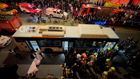 Bus Tabrak Massa Yahudi Ortodoks saat Demo Tolak Wamil, 1 Remaja Tewas