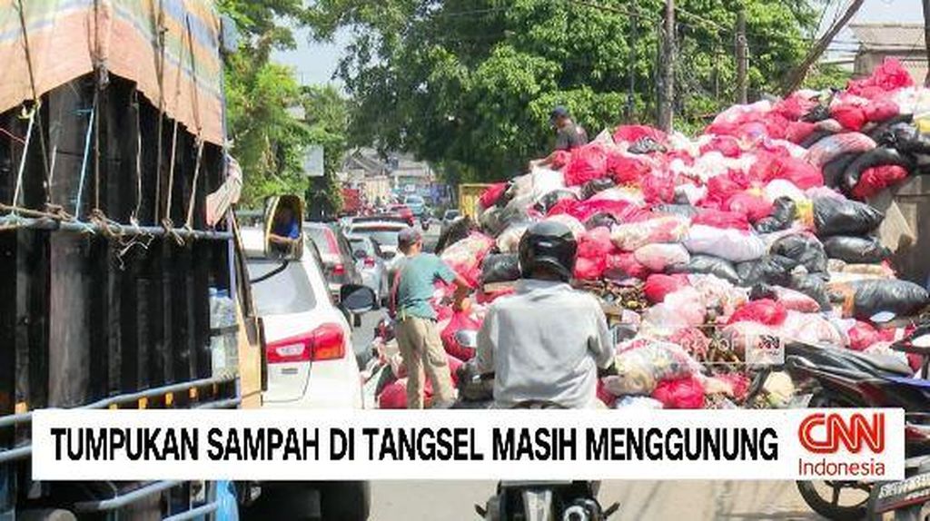 VIDEO: Tumpukan Sampah di Tangsel Masih Menggunung