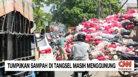 VIDEO: Tumpukan Sampah di Tangsel Masih Menggunung