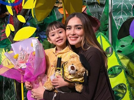 5 Potret Cantiknya Sophia Anak Kedua Yasmine Wildblood, Disebut Kembaran Sang Bunda