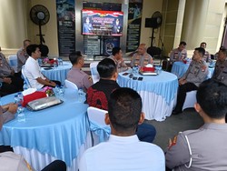 AKBP Condro Ngariung Sambut AKBP Andri Kurniawan Jadi Kapolres Serang Baru