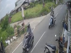 Jambret Gasak Kalung Emas 12 Gram di Palembang Terekam CCTV