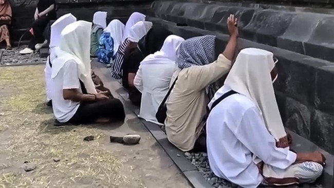 Pemimpin zikir di Candi Prambanan buka suara soal aksi mereka yang viral dan dikecam.