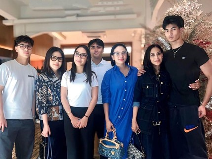 Anak Diah Permatasari hingga Dian Nitami Hang Out Bareng, Tinggi Badannya Curi Perhatian