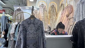 Gamis Rompi Lepas Diprediksi Jadi Tren Baju Lebaran 2026