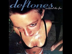 Mengulik Kisah Sosok Perempuan di Sampul Album Deftones 'Around The Fur'