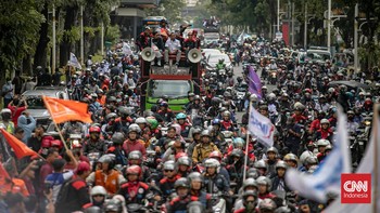 FOTO: Demo Buruh Tolak Penetepan UMP Jakarta dan Jabar