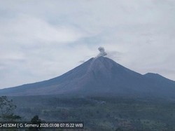 Gunung Semeru 4 Kali Erupsi, Tinggi Letusan Capai 700 Meter