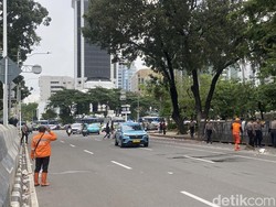 Massa Demo Buruh Bubar, Jalan Medan Merdeka Selatan Jakpus Dibuka